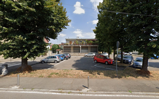 Bareggio – Immobile Commerciale di grande metratura ideale per ogni attività commerciale Rif. C1