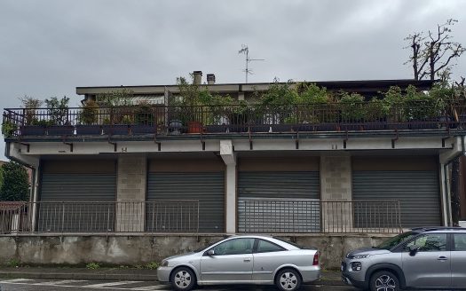 Bareggio – Immobile Commerciale di grande metratura ideale per ogni attività commerciale Rif. C1