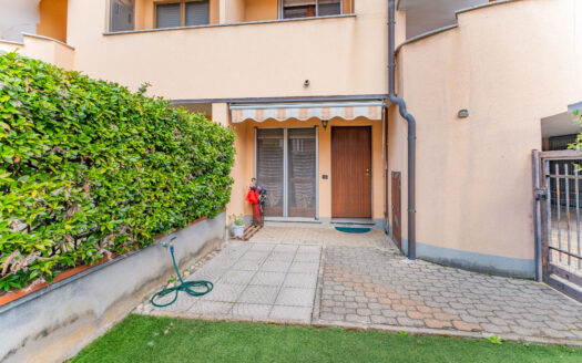 trilocale con giardino