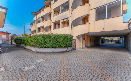 trilocale con giardino