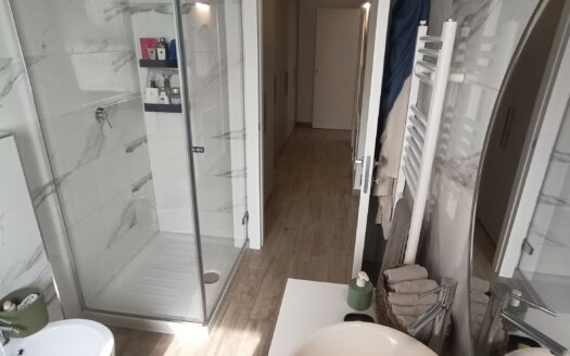 IN VENDITA TRILOCALE E SERVIZI A CASOREZZO